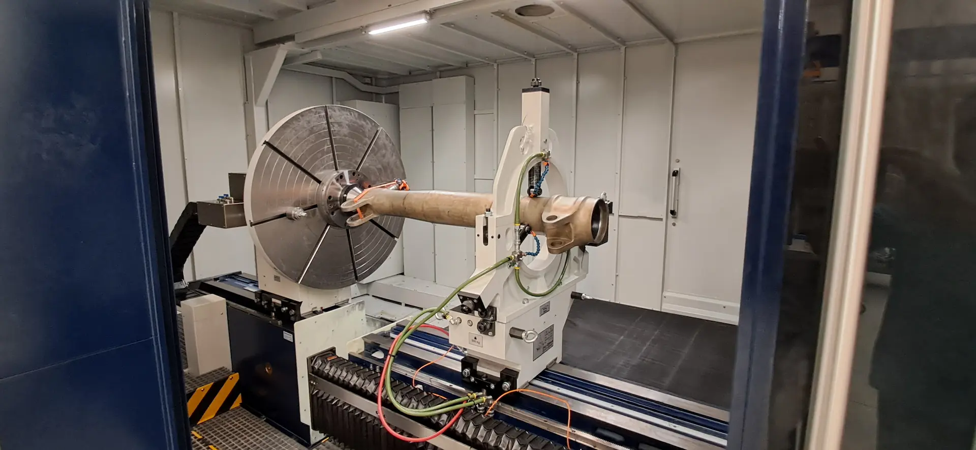 Reparación de componentes de trenes de aterrizaje en Bessel Aerospace